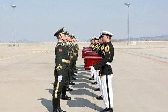 志愿军遗骸归国，全场致敬英烈