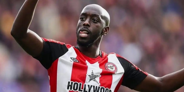 跟队：纽卡仍在就26-27赛季胸前赞助谈判，希望获得更多收入