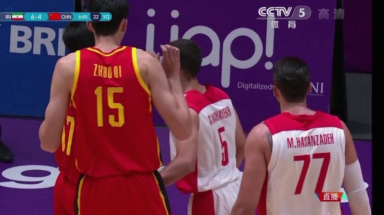 一家亲！申花火线支援理疗师力助久事男篮决赛争冠