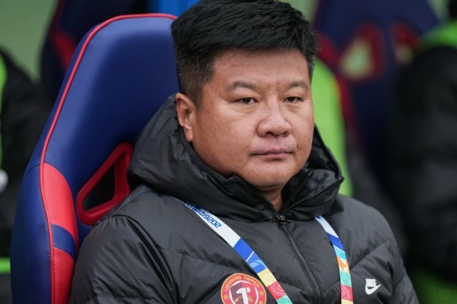 今天曝光辽宁铁人足球俱乐部拖欠转会费一事。球员张洪福从恒大足校转会至辽宁铁人，合...