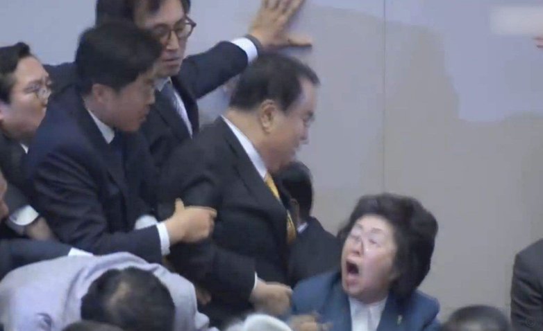 韩国国会将召开针对足协的听证会，多人缺席&朴智星拒绝出席