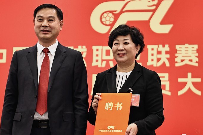 中足联开始研讨跨年赛制