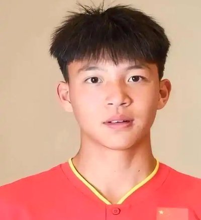 追风少年王钰栋：年轻球员留洋正当时